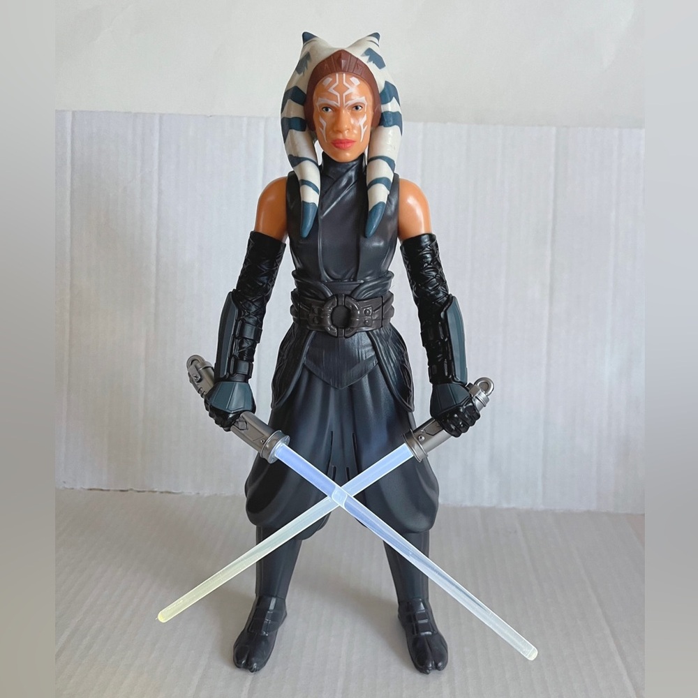 Star Wars Ahsoka Tano 12” Galactic Action Figure Lights Up/Talks The Mandalorian